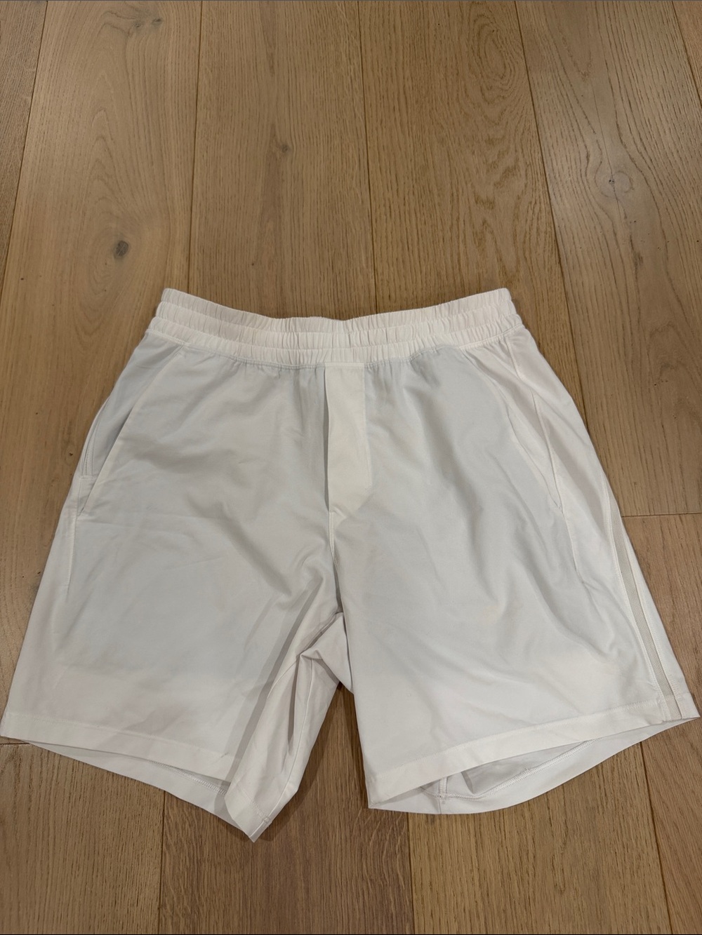 Lululemon Men’s White Athletic Shorts Size Small 7” Inseam